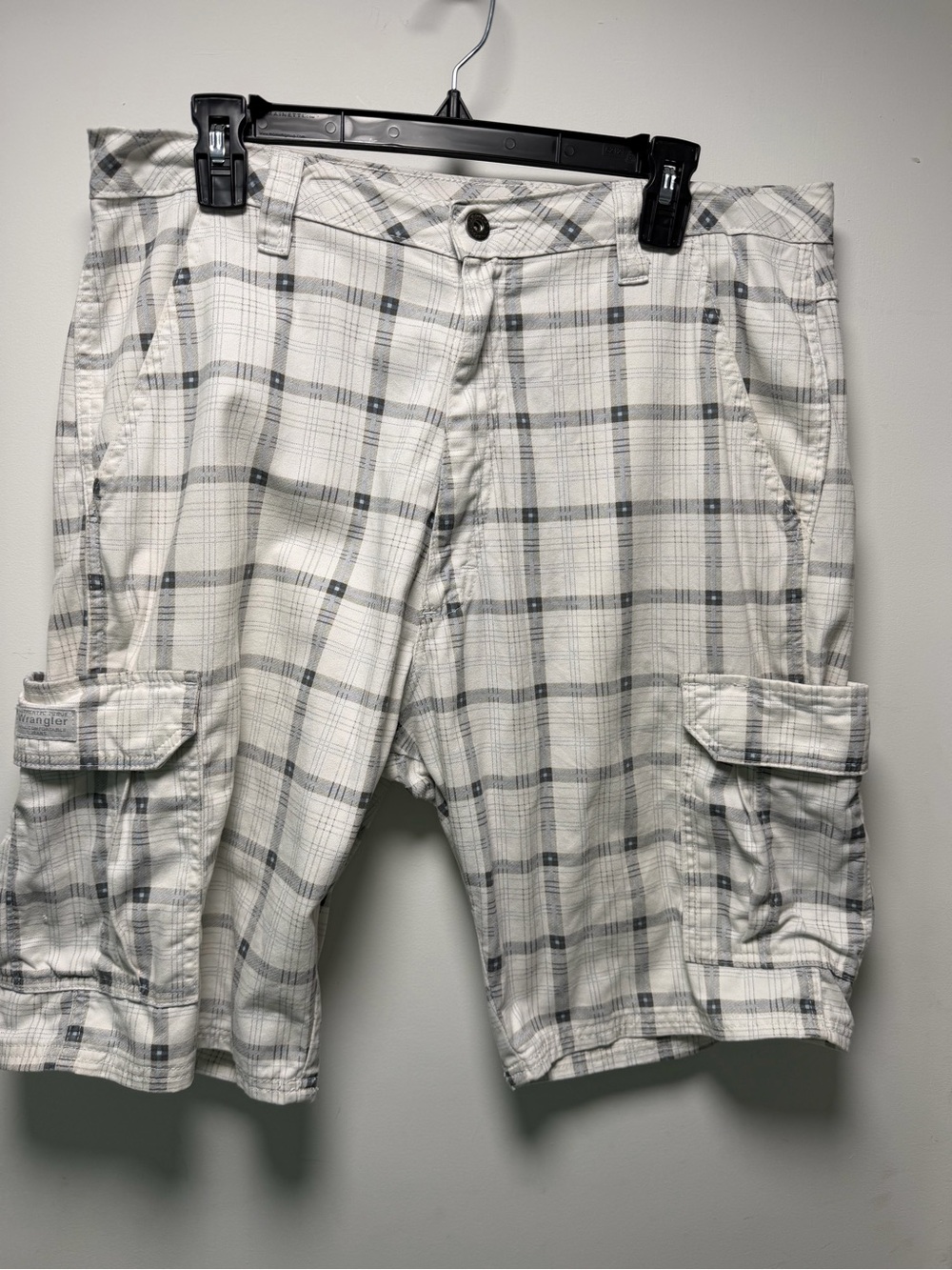 Wrangler White and Gray Plaid Cargo Shorts